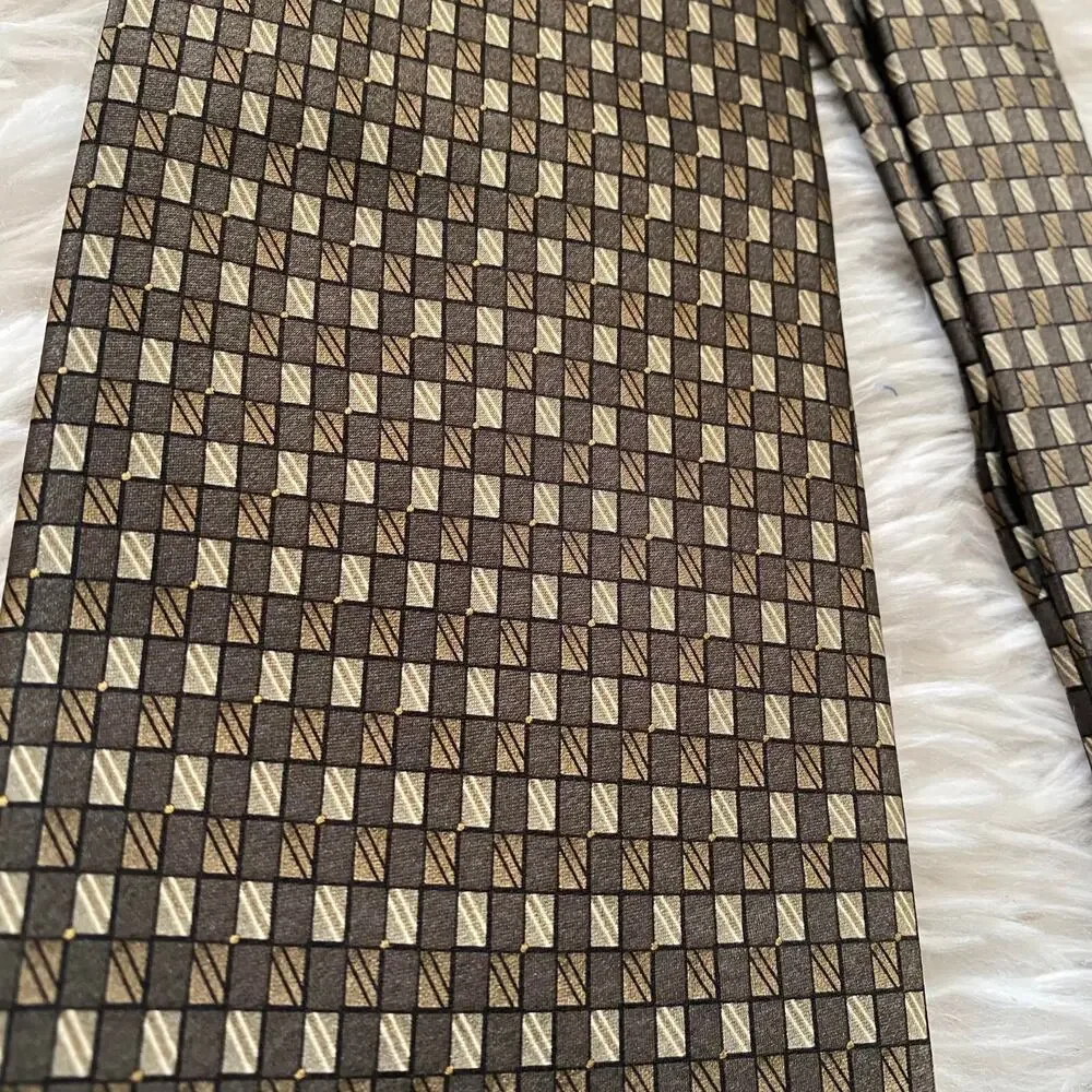 Avolio, Black Lapel set neck